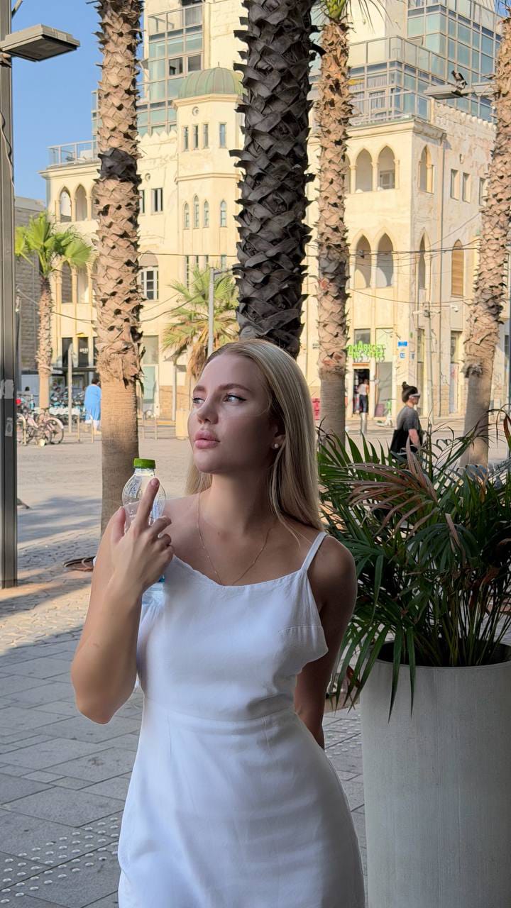 בת 22 רוסיה תיירת בלונדה – תל אביב