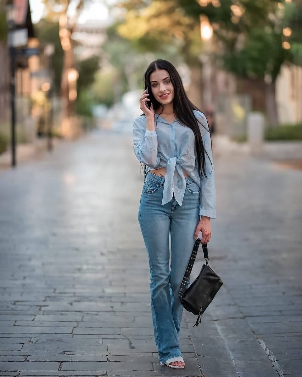 ליזה ברונטית מעסה כובשת בת 25 דוגמנית תל אביב