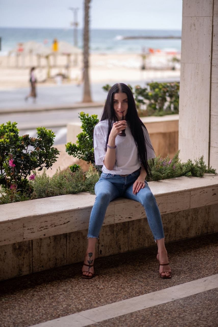 ליזה-רזה מעסה מפנקת בת 25 – תל אביב