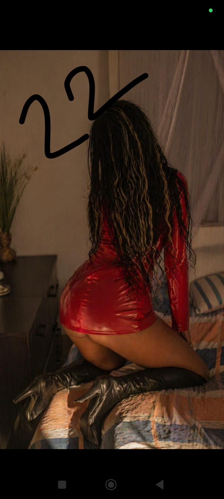 פתח תקווה – אישה אלוהית
