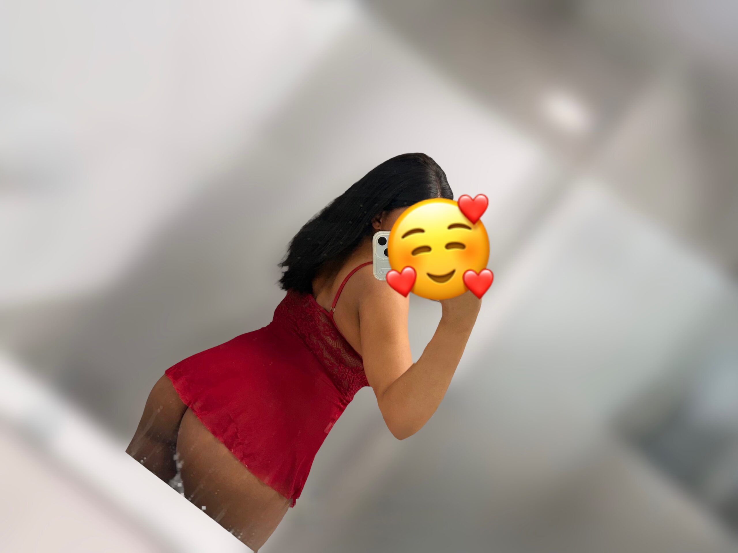קיילי – נתניה בת 24 אפריקאית תיירת